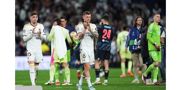 Luka Modric propose d'envoyer le maillot à Kevin De Bruyne Luka Modric propose d'envoyer le maillot à Kevin De Bruyne